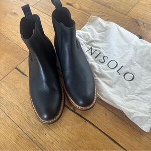 Nisolo women’s Chelsea boots 8.5